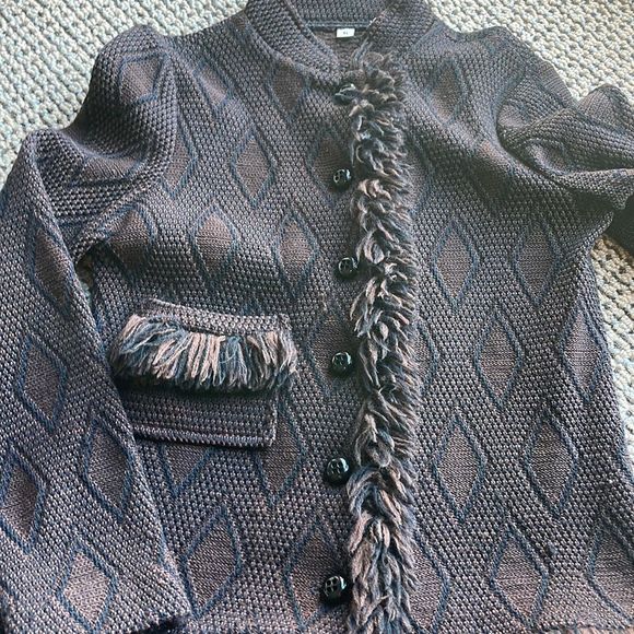 Vintage Sweater Reminiscent of Chanel! - Picture 12 of 16